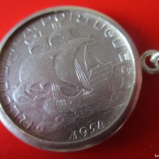 Monedas antiguas de Europa: LLAVERO DE PLATA CON UNA MONEDA DE 10 ESCUDOS DE PORTUGAL DE 1954.