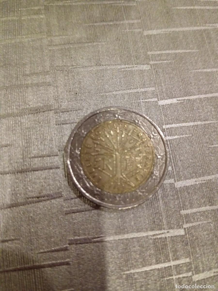 Monedas antiguas de Europa: Moneda de 2 euros francesa 2001 con error - Foto 1