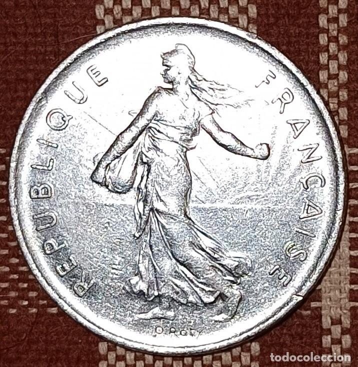 Monedas antiguas de Europa: Moneda de 5 francos franceses de 1971 - Foto 1