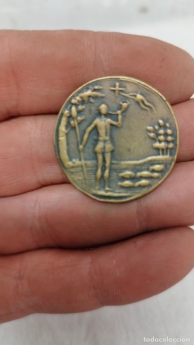 Monedas antiguas de Europa: Antigua medalla,reproducci&oacute;n de moneda francesa a identificar.