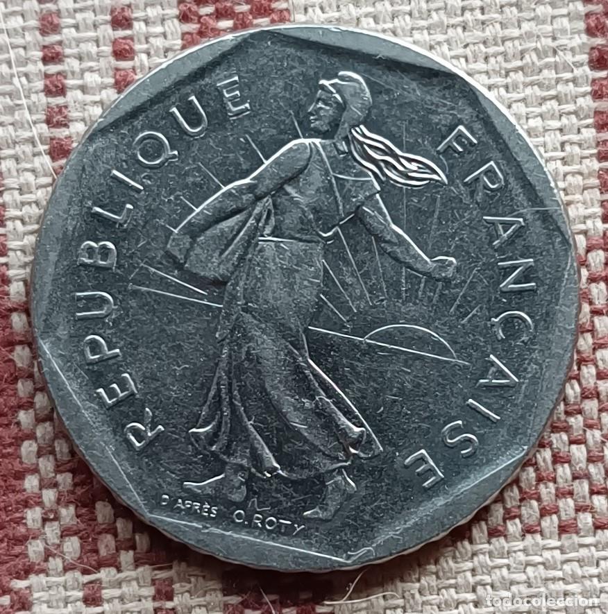 Monedas antiguas de Europa: Moneda de 2 francos franceses de 1982 - Foto 2