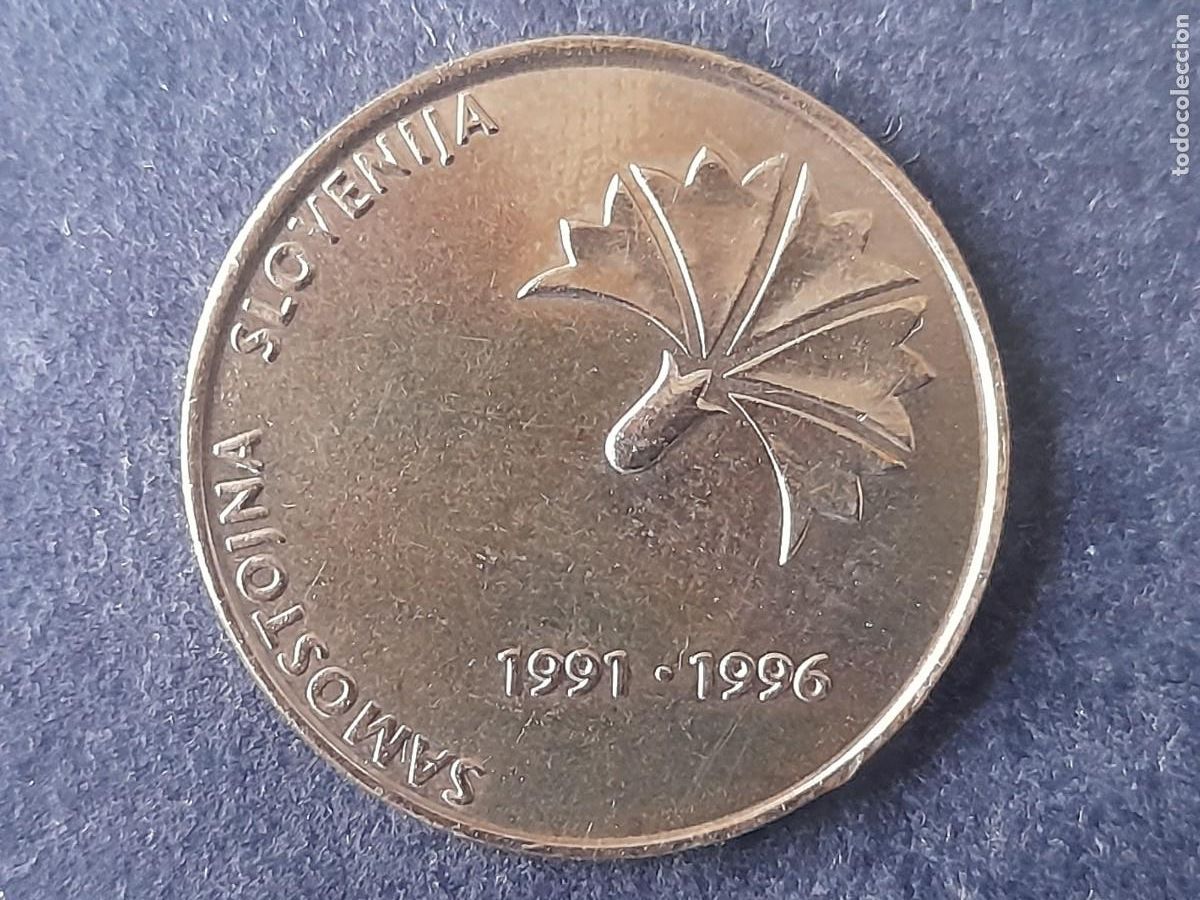 Alte M&uuml;nzen aus Europa: Moneda Republica Eslovena Esvenia 5 tolarjev 1996 KM 32, 5&deg;aniversario de la Independencia Eslovenia