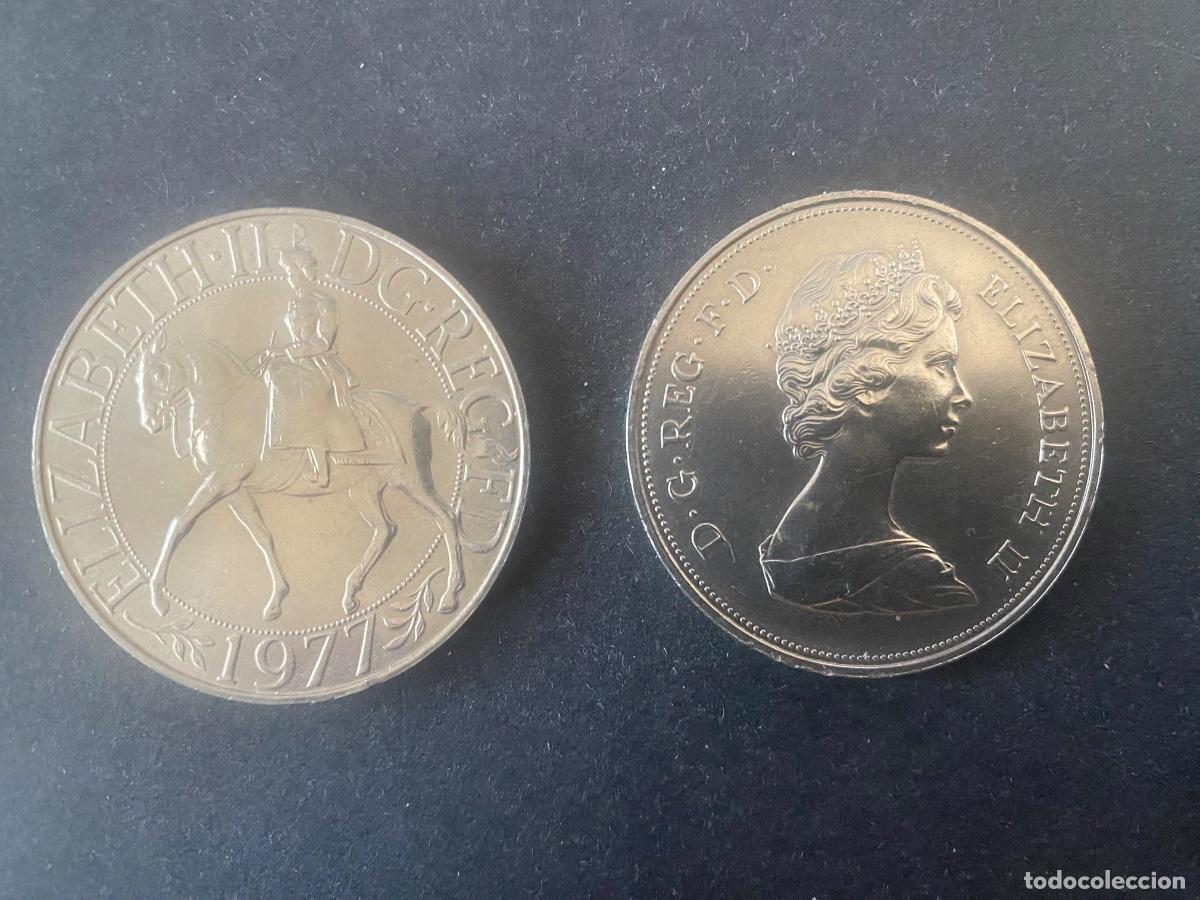Monedas antiguas de Europa: Inglaterra. Dos monedas de Isabel II - Foto 1