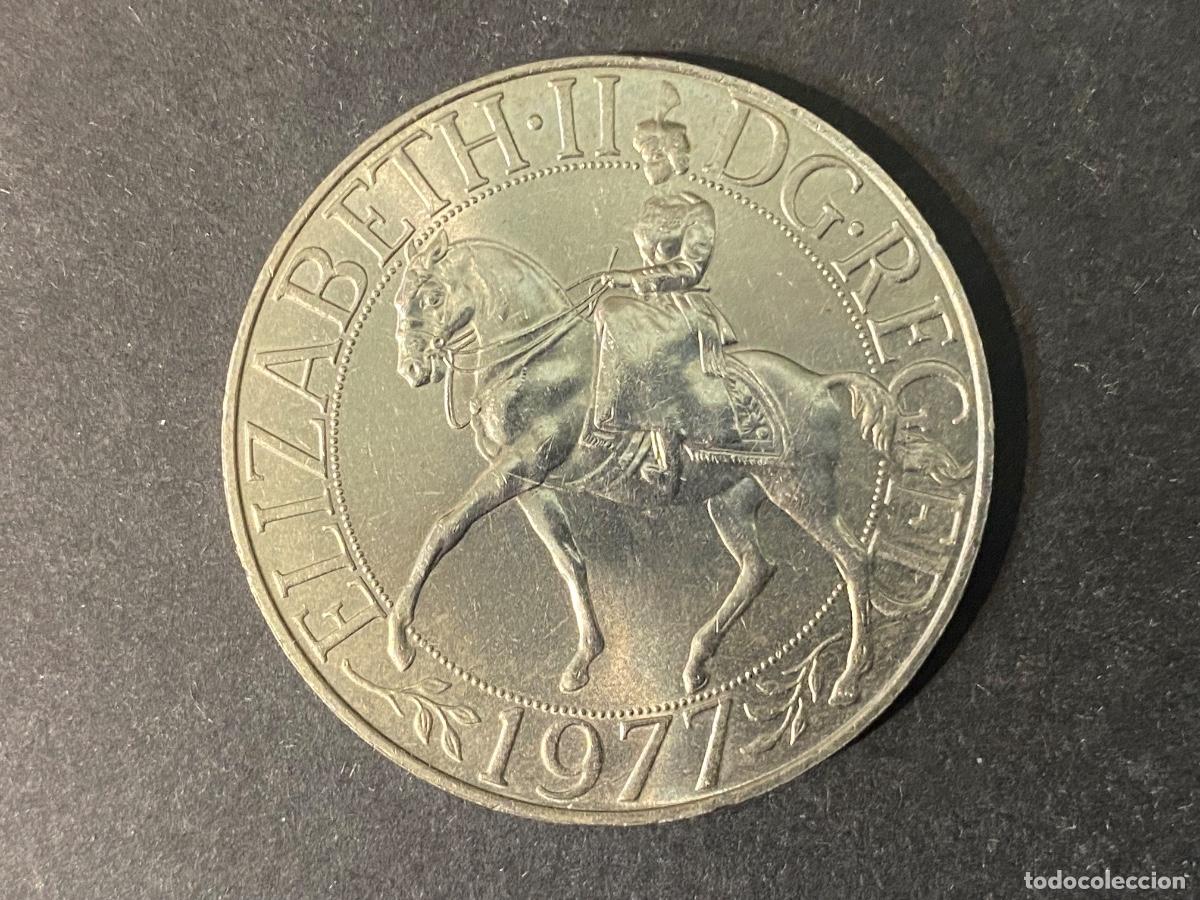 Monedas antiguas de Europa: Inglaterra. Dos monedas de Isabel II - Foto 2
