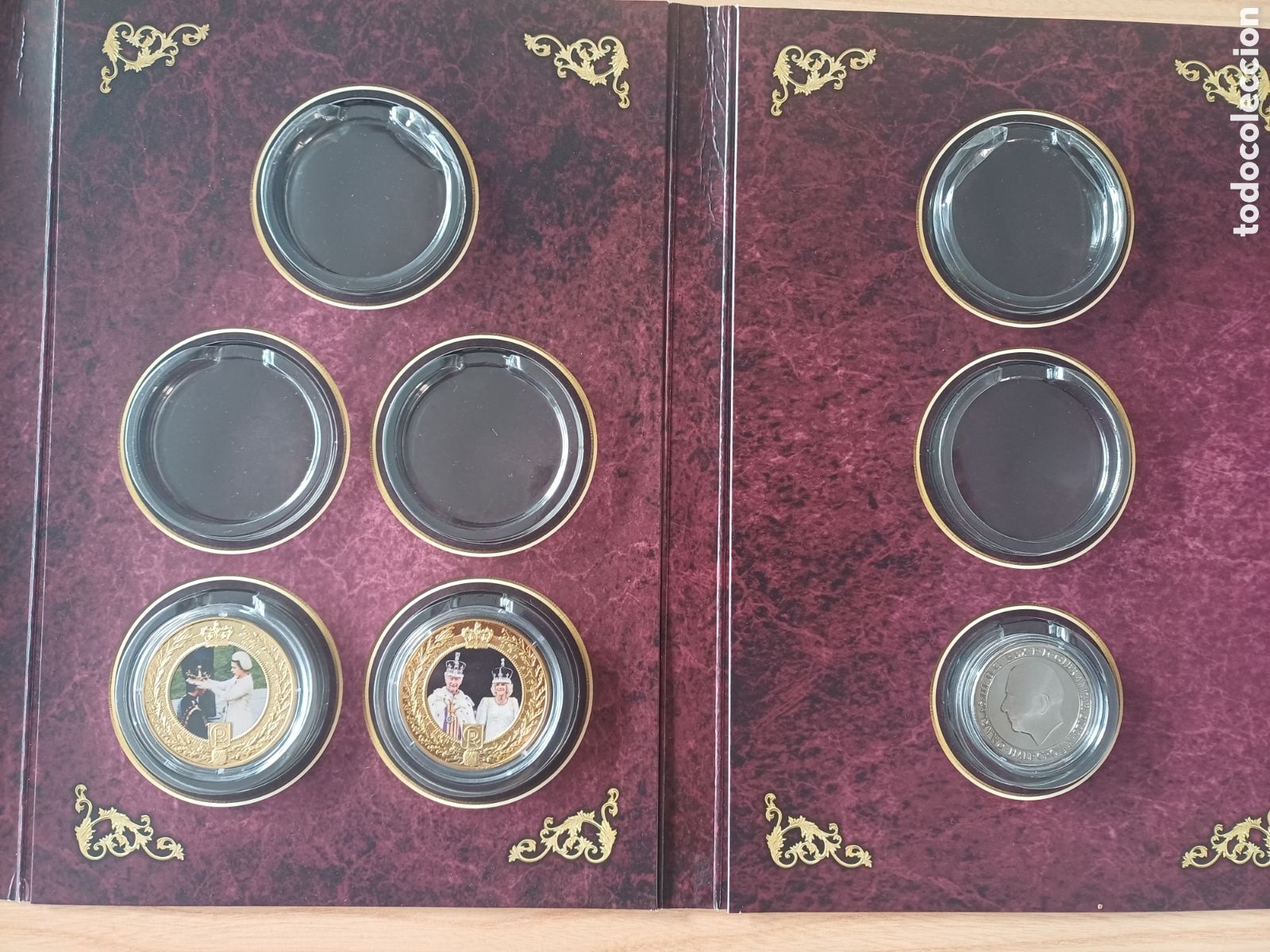 Monedas antiguas de Europa: 3 MONEDAS CASA REAL BRIT&Aacute;NICA CON ESTUCHE Y DOCUMENTACI&Oacute;N KING CHARLES III GOD SAVE THE KING