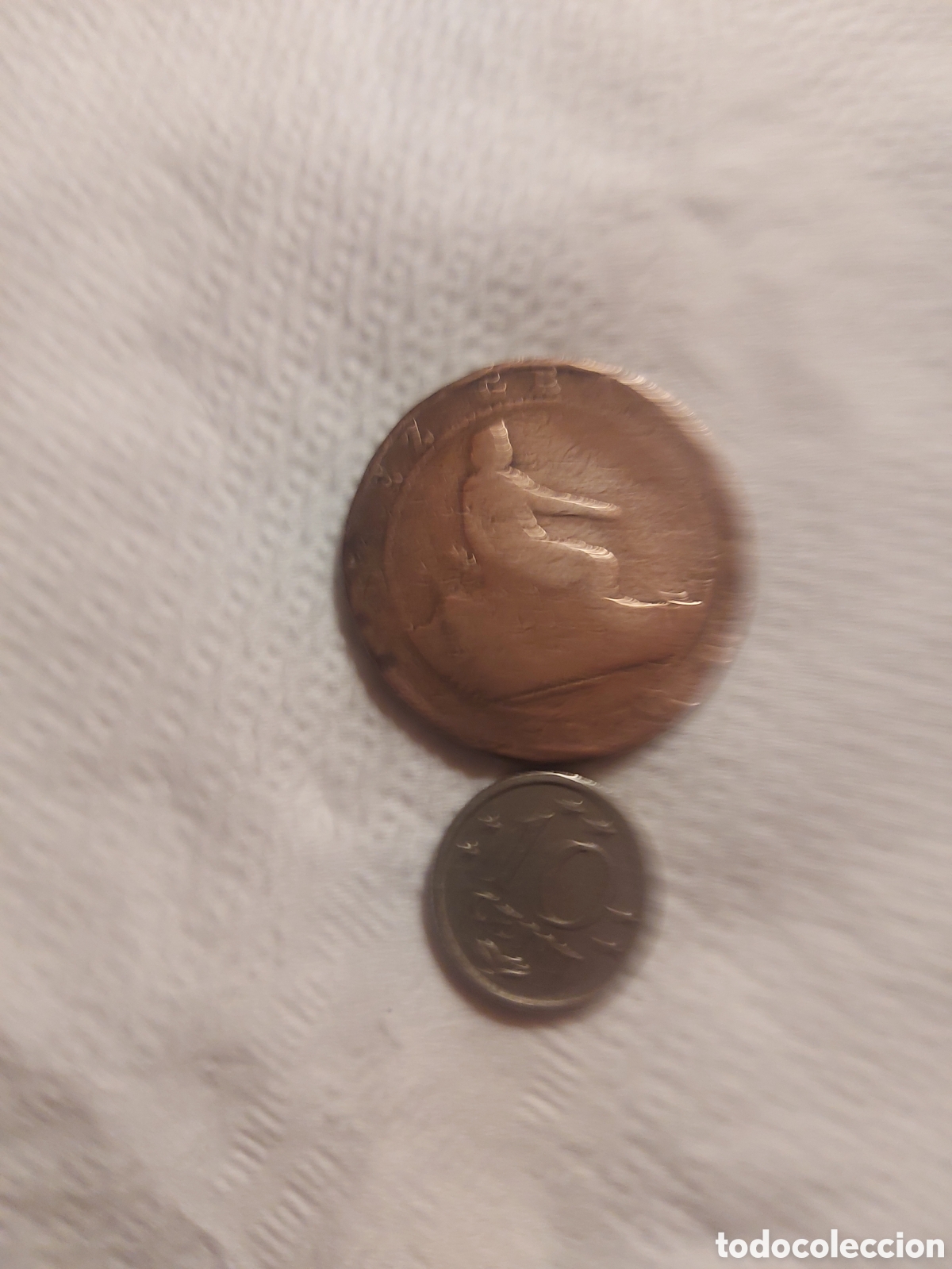 Monedas antiguas de Europa: 2 monedas del mundoy - Foto 1