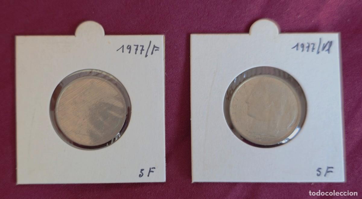 Monedas antiguas de Europa: 2 MONEDAS DE BELGICA 1977 - 5 FRANCO - BELGIQUE y BELGIE - MONEDAS ENCARTONADAS