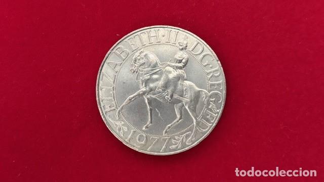 Monedas antiguas de Europa: 25 peniques, 25 aniversario coronacion Isabel II, 1977