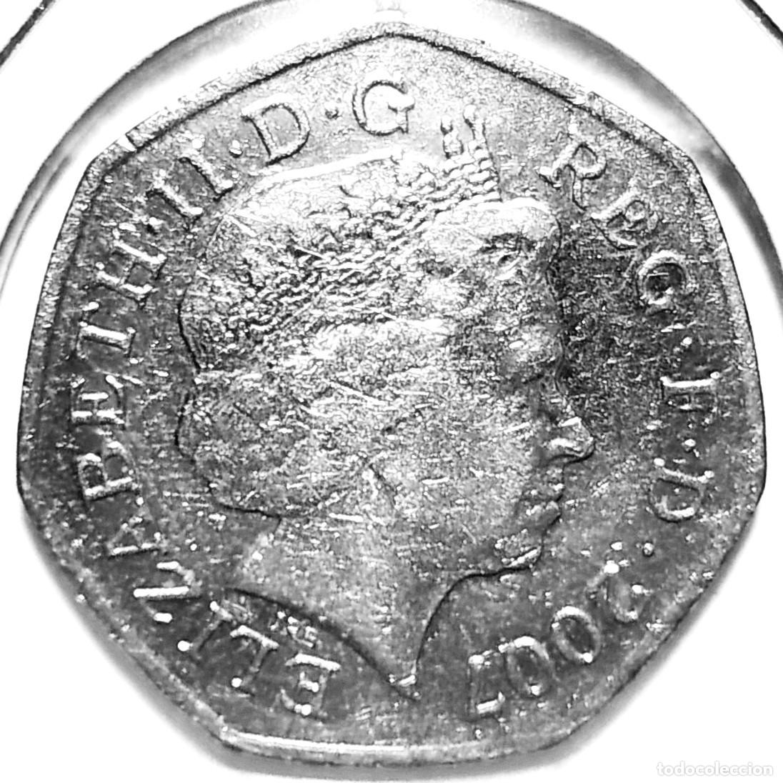 Monedas antiguas de Europa: REINO UNIDO (1982-2022) - 50 PENIQUES 2007 - REINA ISABEL II - A - 8 GR. CUPRONIQUEL - DIAMETRO 27,3