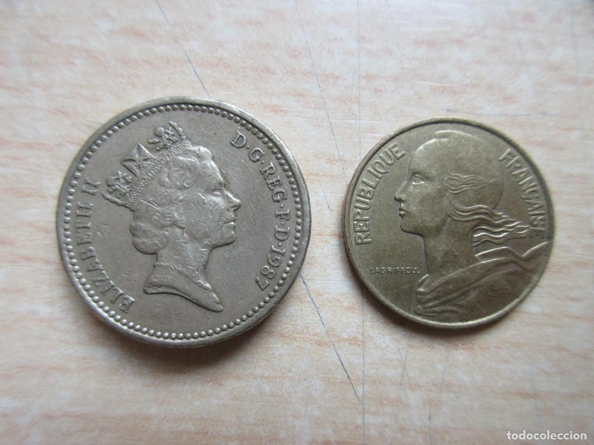 Monedas antiguas de Europa: Una moneda Francia y una moneda Inglaterra