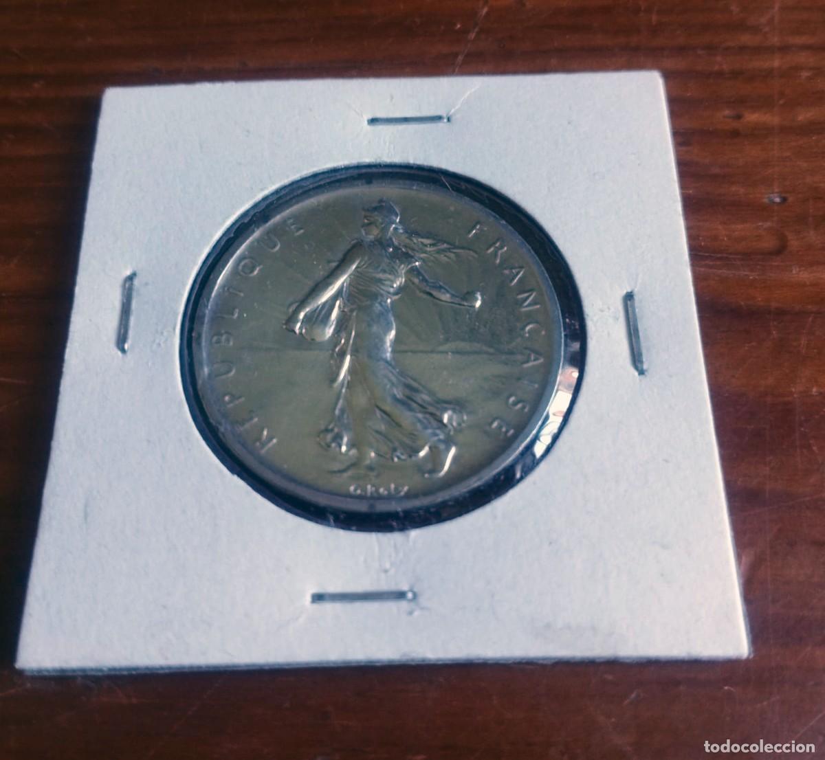 Monnaies anciennes de Europe: 5 francos franceses de plata de 835 m, conocida popularmente como &rdquo;La Semeuse&rdquo; (La Sembradora) 1960