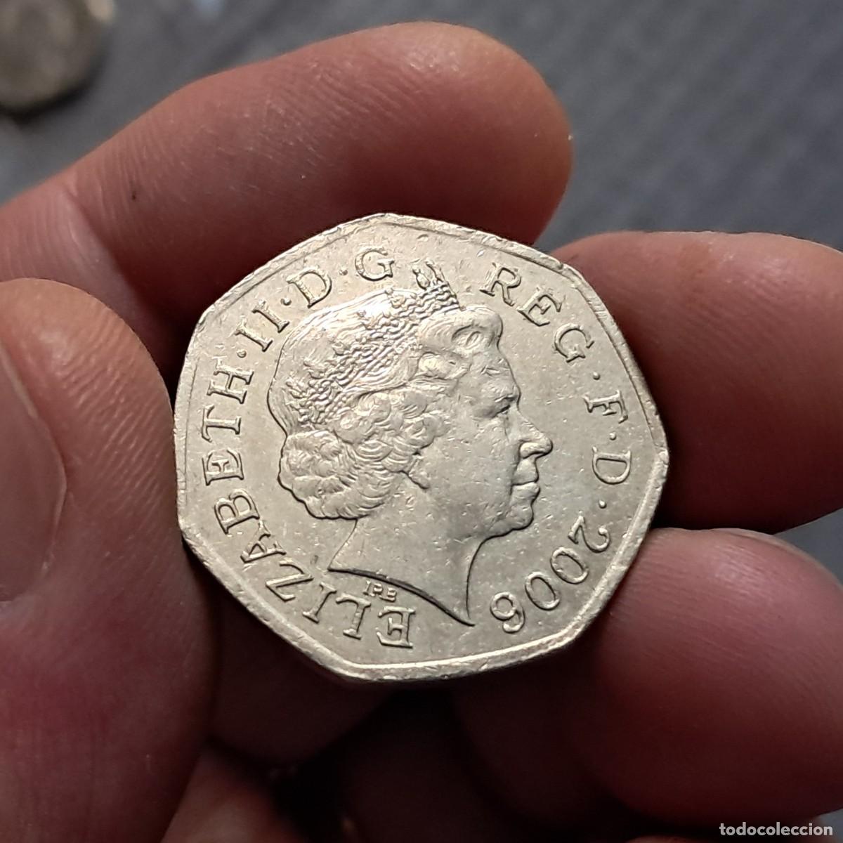 Monedas antiguas de Europa: MONEDA REINO UNIDO 50 PENCE PENIQUES 2006 - Elizabeth II (4&ordm; retrato; Victoria Cross, medalla) VF.