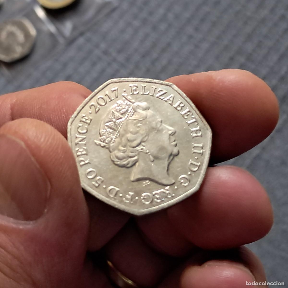 Monedas antiguas de Europa: MONEDA REINO UNIDO 50 PENCE PENIQUES 2017 - Elizabeth II (5&ordm; retrato; Mr. Jeremy Fisher) VF.