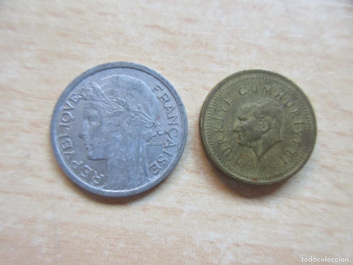 Monedas antiguas de Europa: 2 monedas diferentes variadas