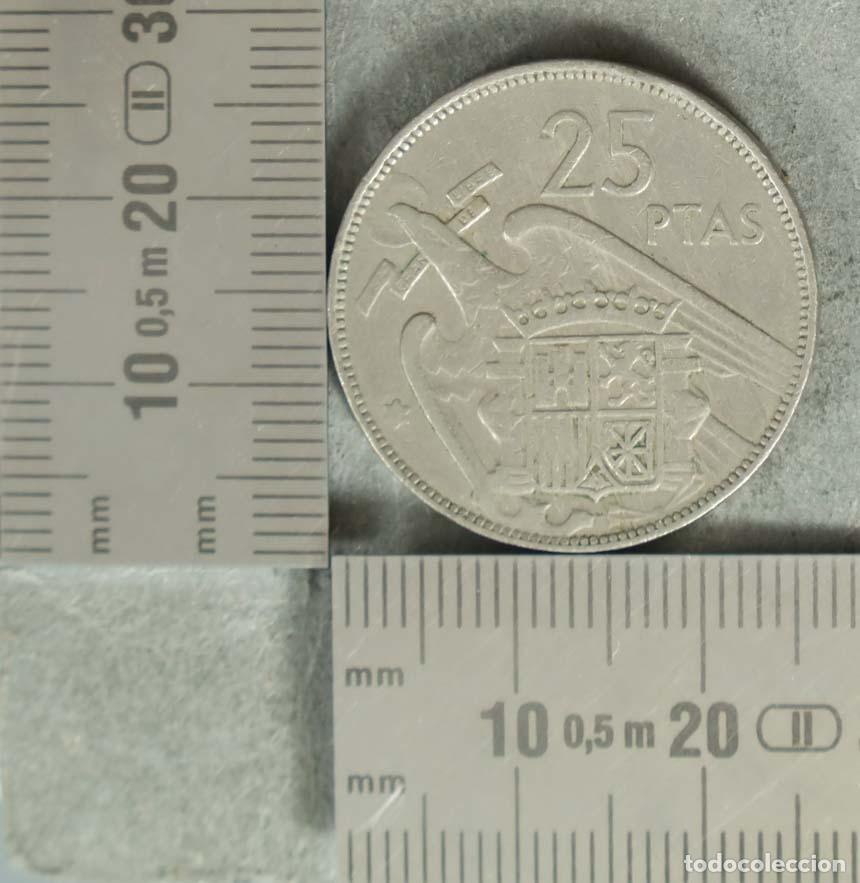Monedas antiguas de Europa: MONEDA. 25 Pesetas - Espa&ntilde;a - Francisco Franco - Escudo - Yugo y Flechas 1957