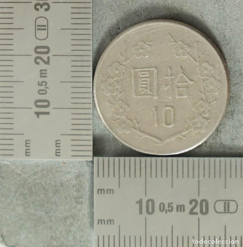 Monedas antiguas de Europa: Moneda. 10 Dollars - Taiw&aacute;n - Chiang Kai-shek - Flowers