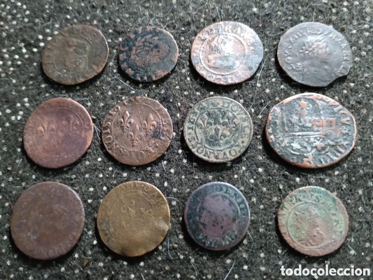 Monedas antiguas de Europa: Lote de 12 monedas Luis XIII, datada alrededor de 1617 todas de cobre