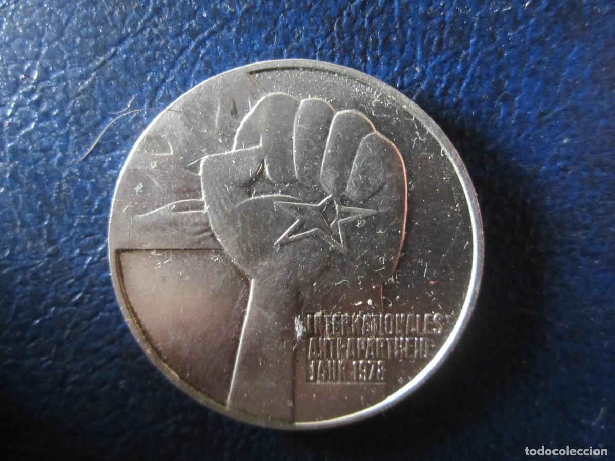 Monedas antiguas de Europa: Alemania Oriental RDA DDR 5 Marcos 1978 A&ntilde;o contra el Apartheid