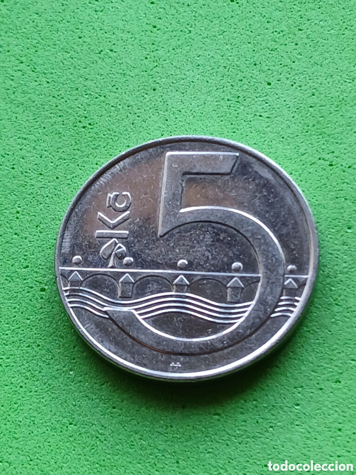 Monedas antiguas de Europa: Rep&uacute;blica Checa 5 coronas 1994 km#8 ceca &rdquo;hoya de arce &rdquo; - Winnipeg, Canad&aacute;.