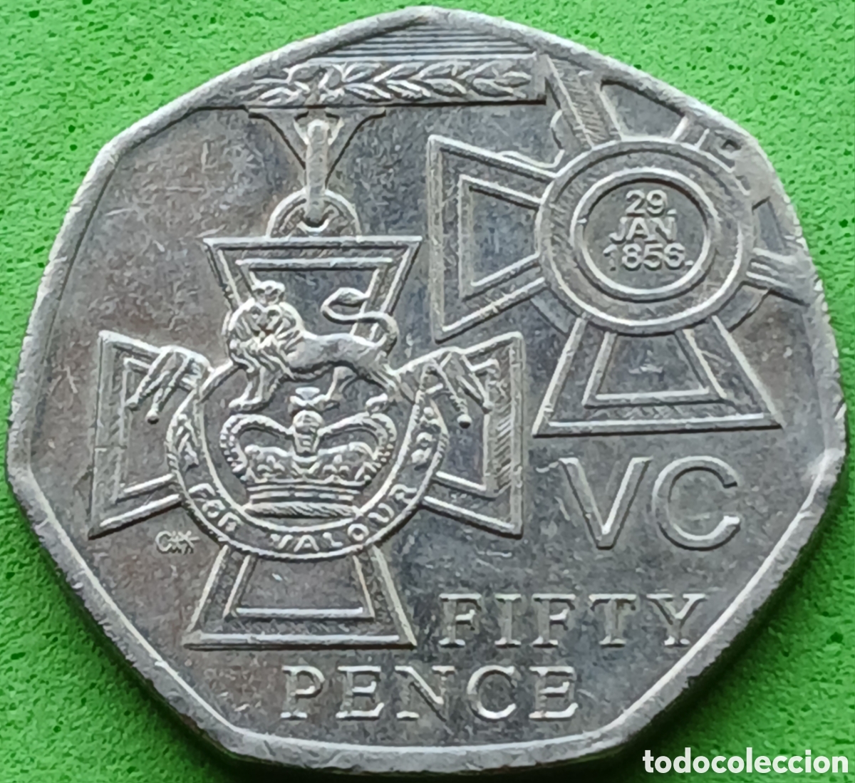 Monedas antiguas de Europa: Reino Unido fifty pence 2006 km#1057 Cruz Victoria