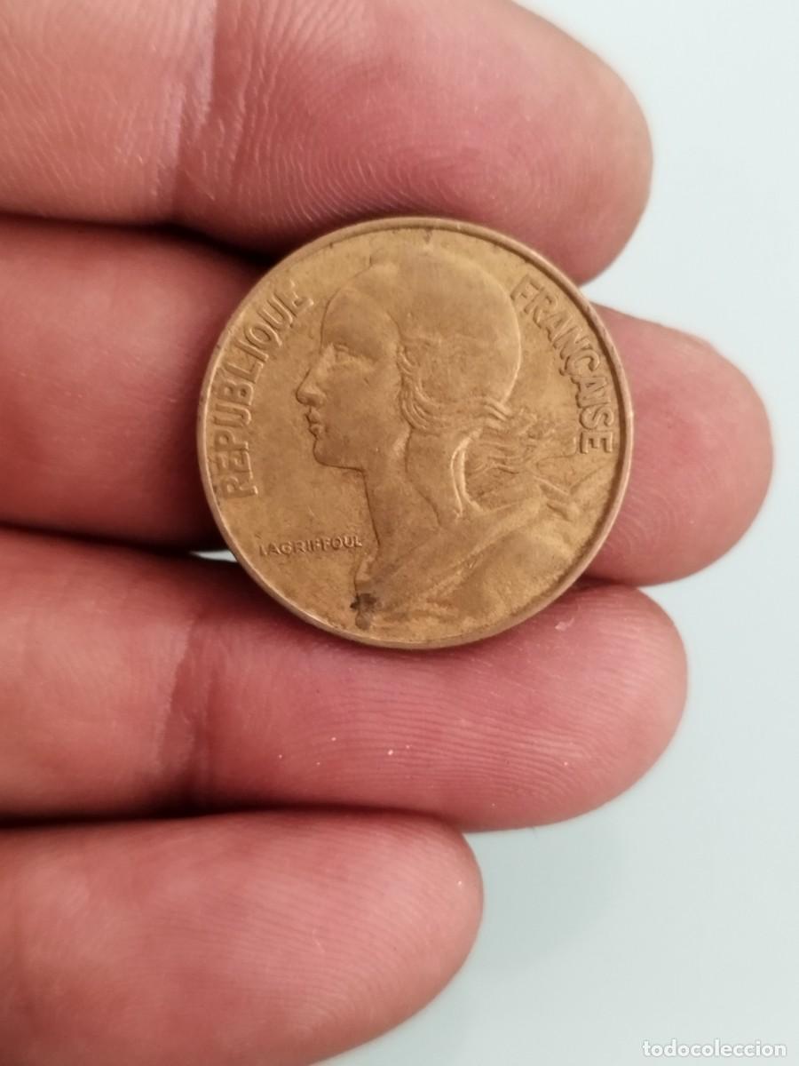 Monedas antiguas de Europa: Moneda francesa de 10 c&eacute;ntimos con el dise&ntilde;o de Marianne en el anverso, republica francesa. 1967.