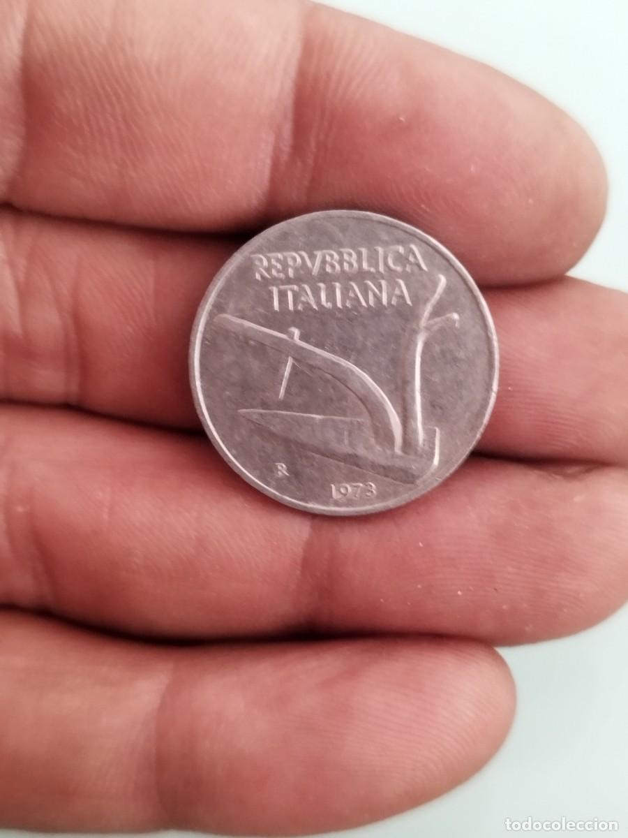 Monedas antiguas de Europa: moneda de 10 liras italianas de 1973, hecha de aluminio.