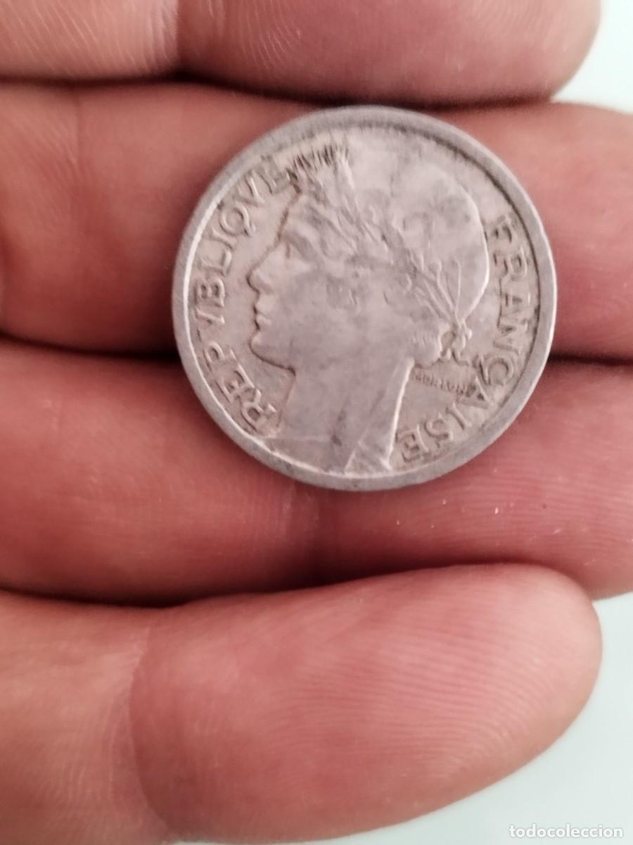 Monedas antiguas de Europa: moneda de 1 franco franc&eacute;s de 1949, dise&ntilde;ada por Alexandre Morlon.