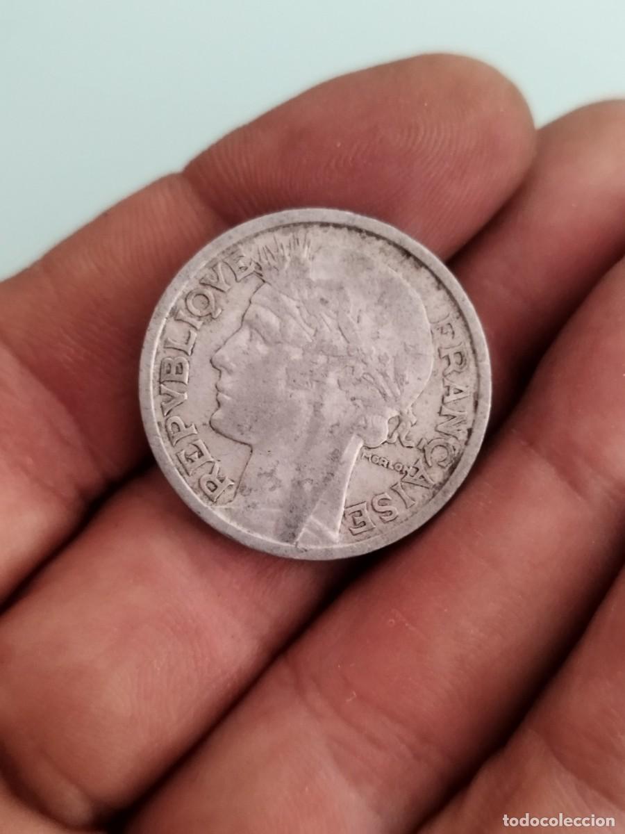 Monedas antiguas de Europa: moneda francesa de 2 francos del a&ntilde;o 1947.