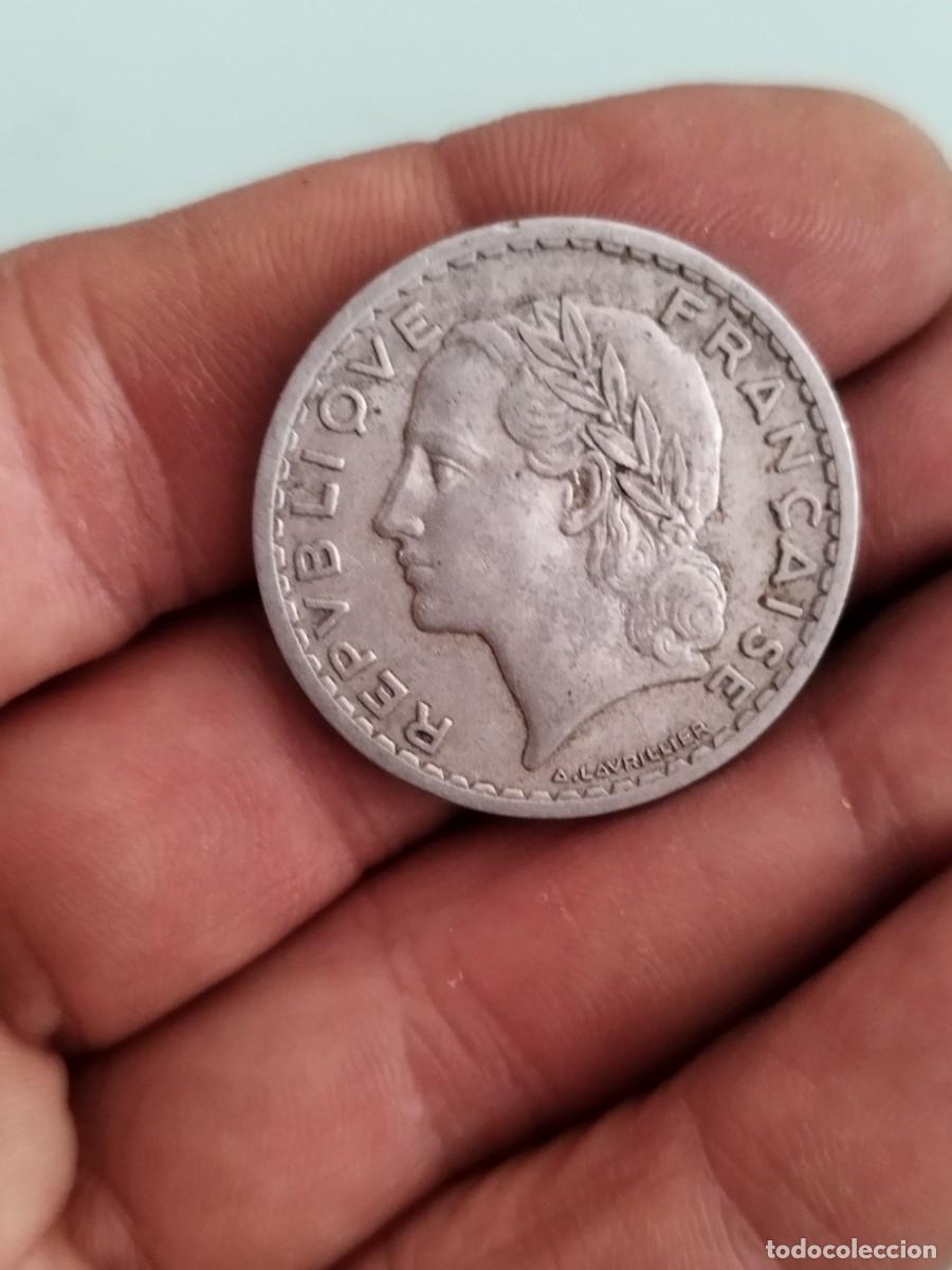 Monedas antiguas de Europa: moneda francesa de 5 francos del a&ntilde;o 1947.