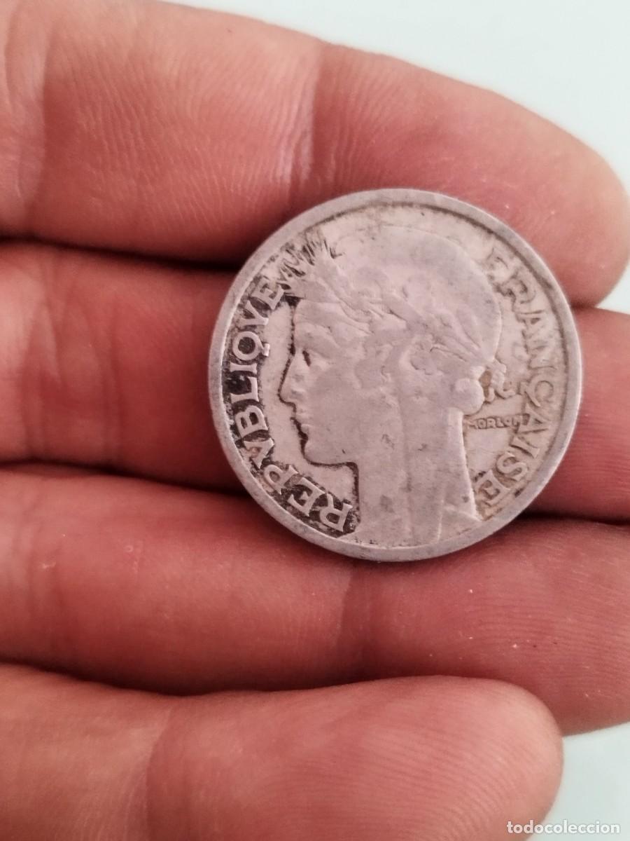 Monedas antiguas de Europa: moneda francesa de 2 francos del a&ntilde;o 1947.