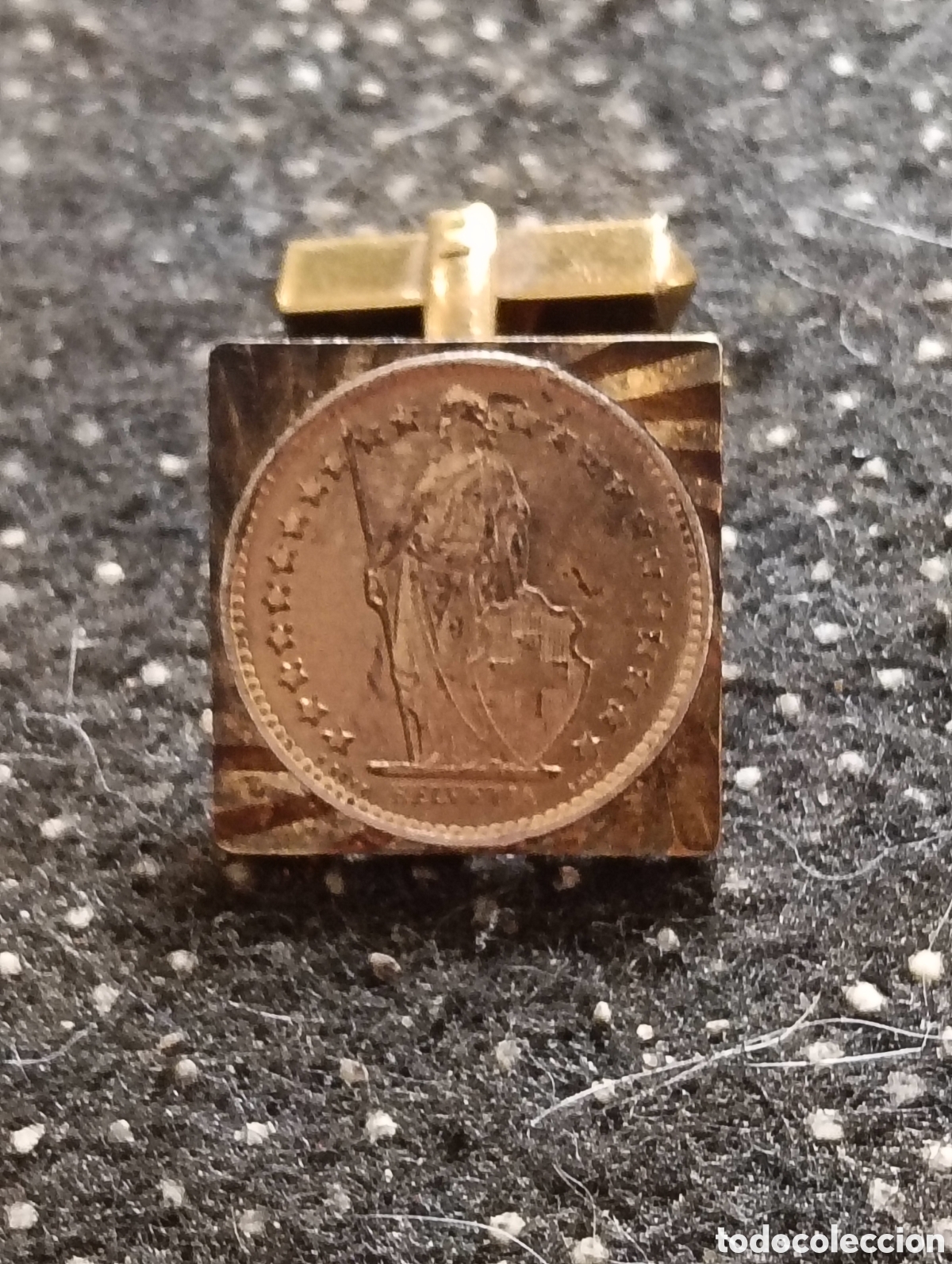 Monedas antiguas de Europa: Gemelo con una moneda de Helvetia (Suiza) con un estado usado pero bien conservado