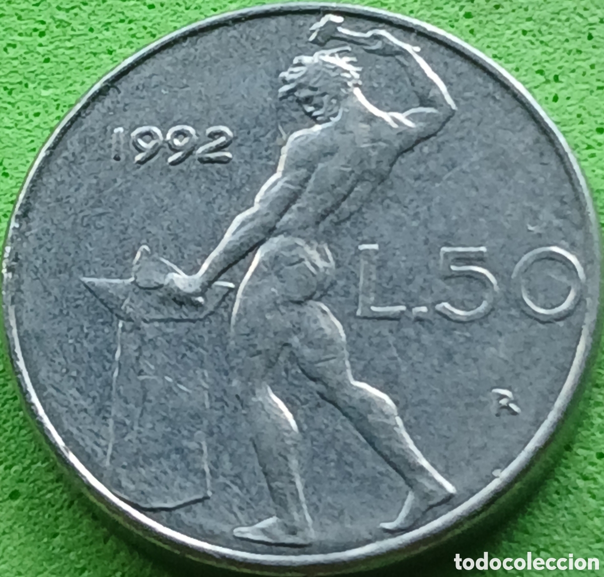 Monedas antiguas de Europa: Italia 50 liras 1992 km#95.2 Rombo sobre la firma del grabador
