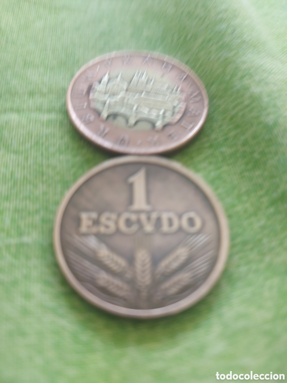 Monedas antiguas de Europa: 1 moneda deChekia y1de