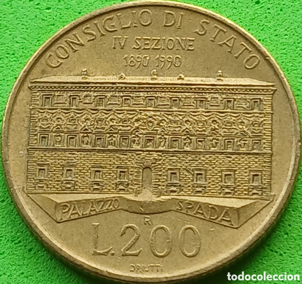 Old Coins of Europe: Italia 200 liras 1990 km#135 Consejo de Estado