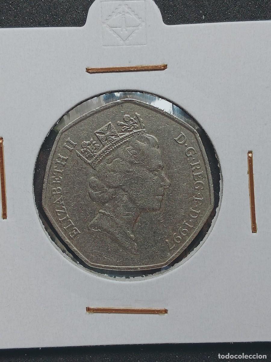 Monedas antiguas de Europa: REINO UNIDO (INGLATERRA) 50 PENIQUES-1997- KM#940.2 MODELO REDUCIDO (MBC). 3&ordm; RETRATO.
