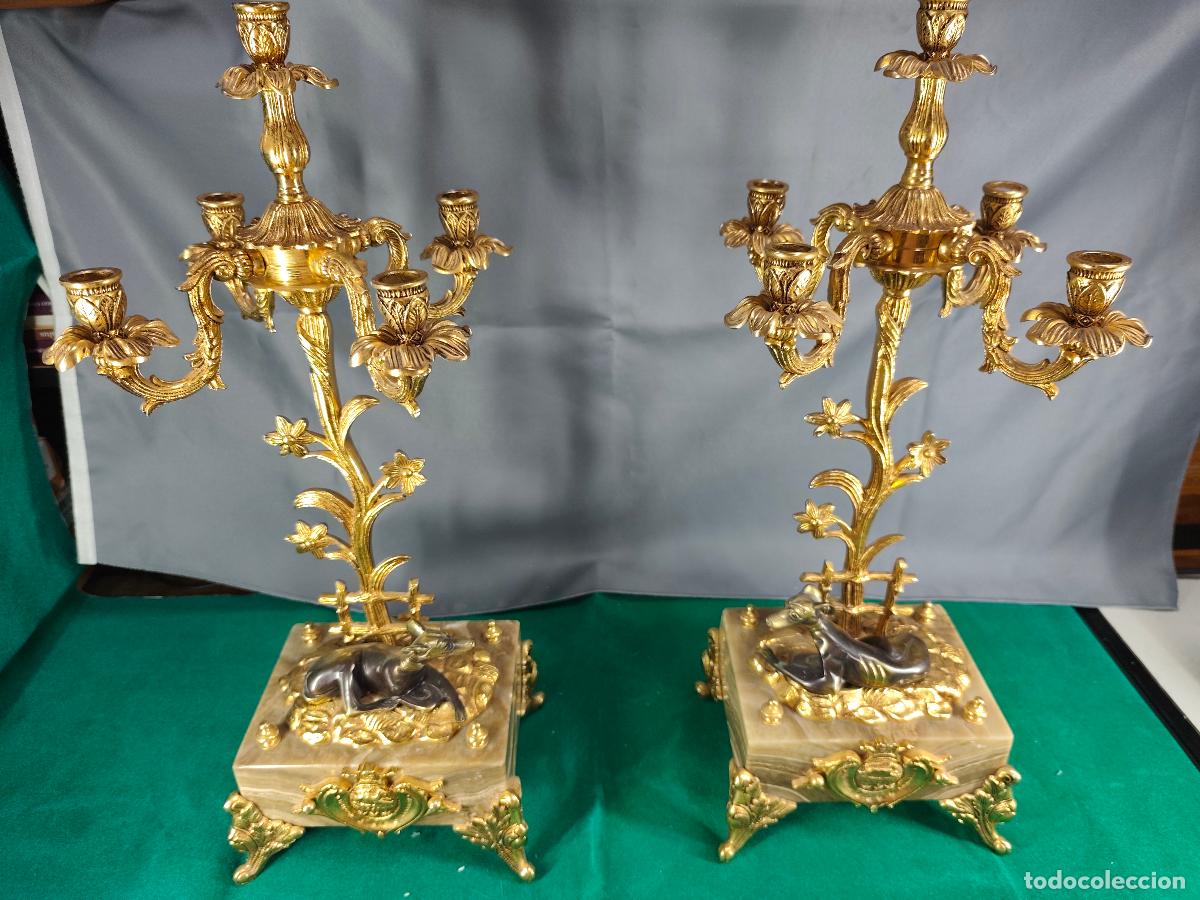 Monedas antiguas de Europa: dos candelabros en bronce y base de marmol - Foto 3
