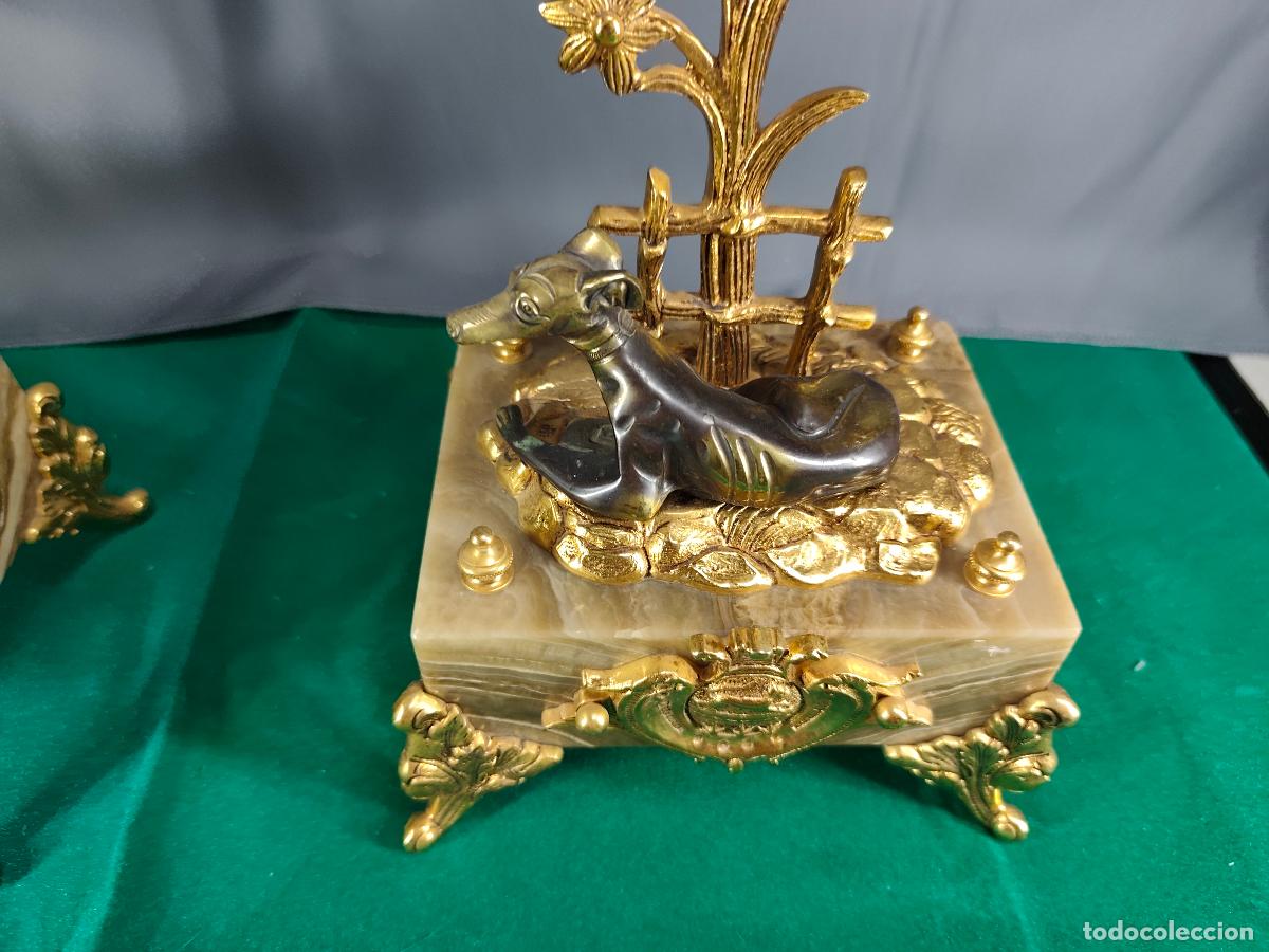 Monedas antiguas de Europa: dos candelabros en bronce y base de marmol - Foto 4