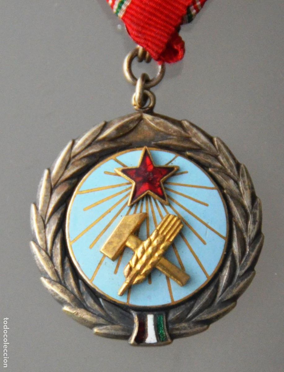 Monedas antiguas de Europa: ANTIGUA MEDALLA AL M&Eacute;RITO / ISIGNIA REP&Uacute;BLICA POPULAR DE HUNGR&Iacute;A (1949-1956) - ESCUDO DE R&Aacute;KOSI