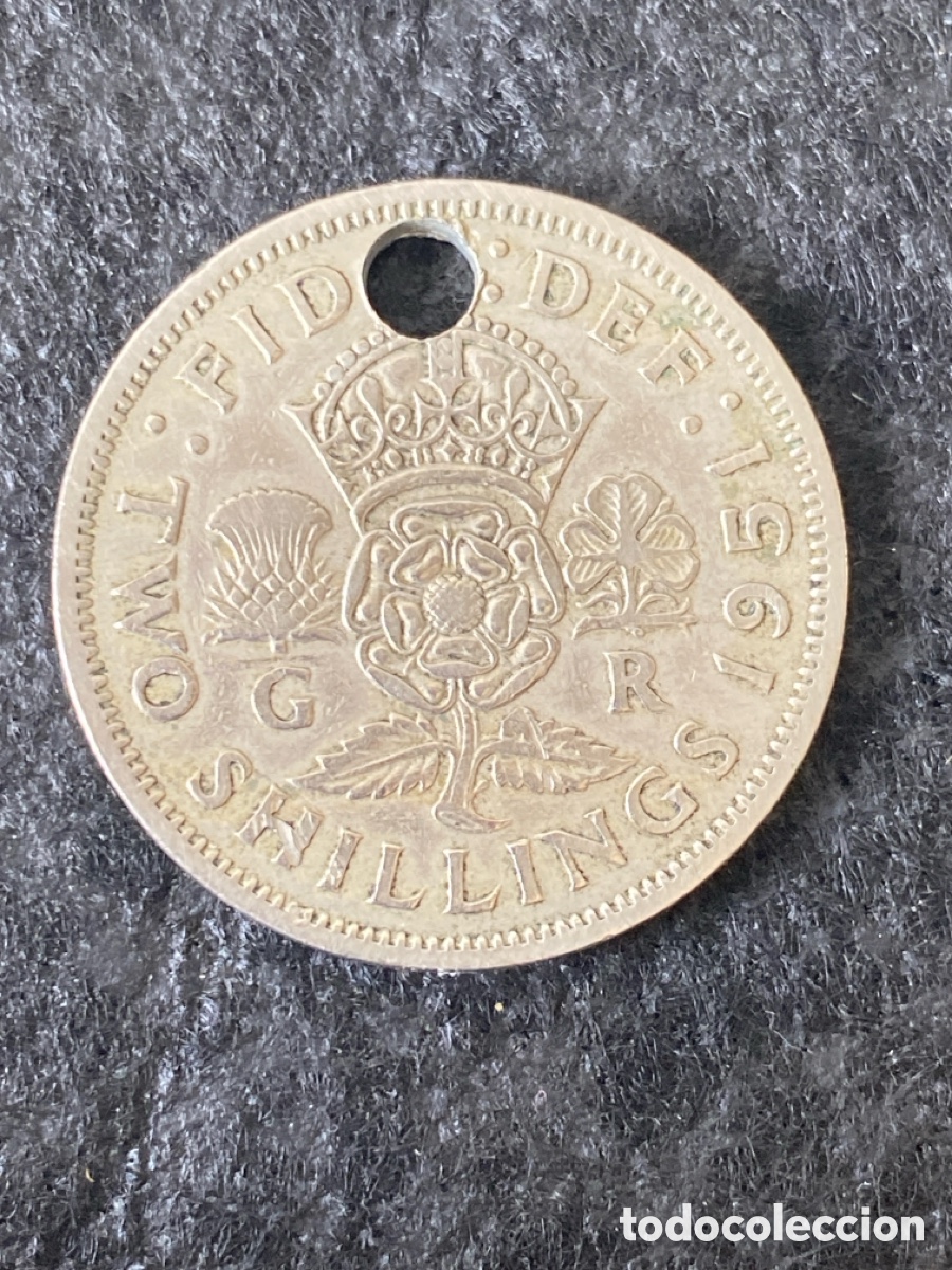 Monedas antiguas de Europa: Moneda de dos chelines perforada