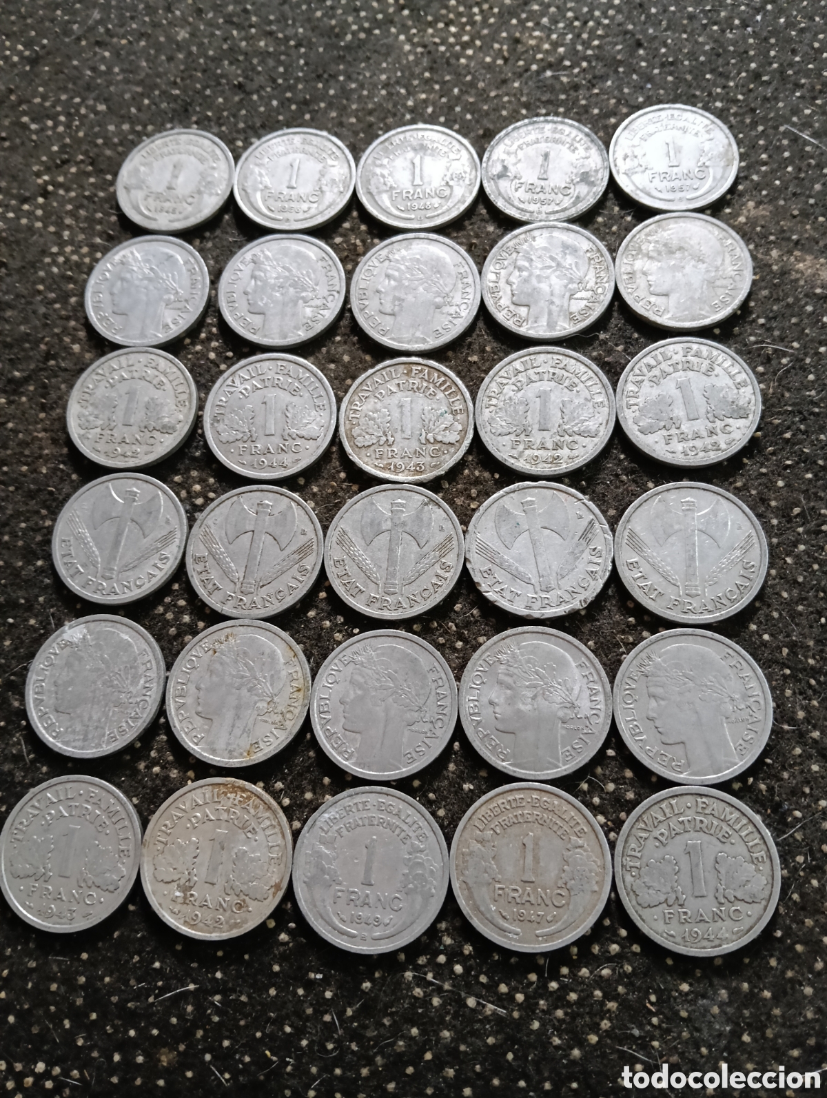 Monedas antiguas de Europa: Lote de 30 monedas francesas de 1 franco de aluminio varios a&ntilde;os.