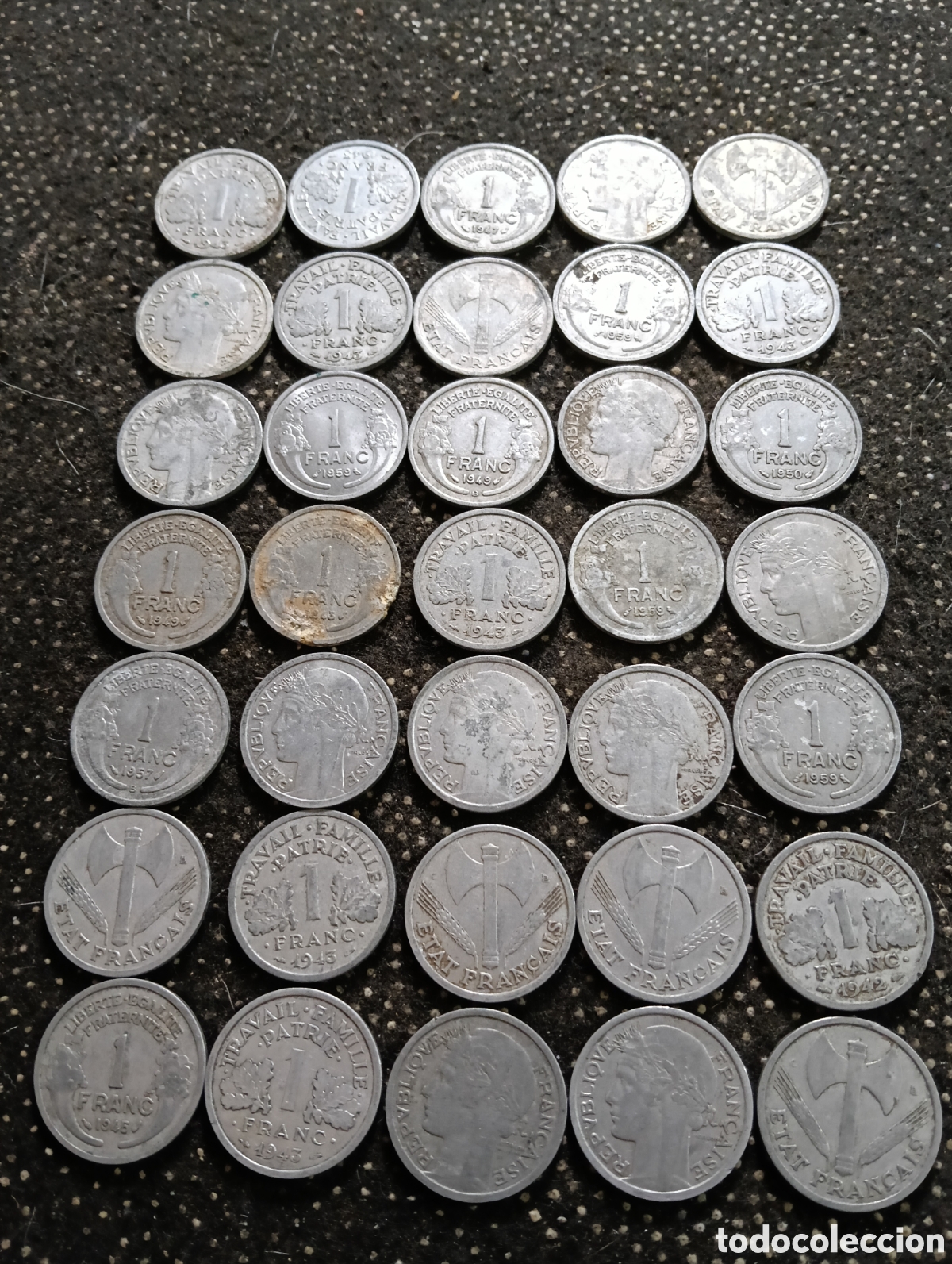 Monedas antiguas de Europa: Lote de 35 monedas francesas de 1 franco de aluminio varios a&ntilde;os.