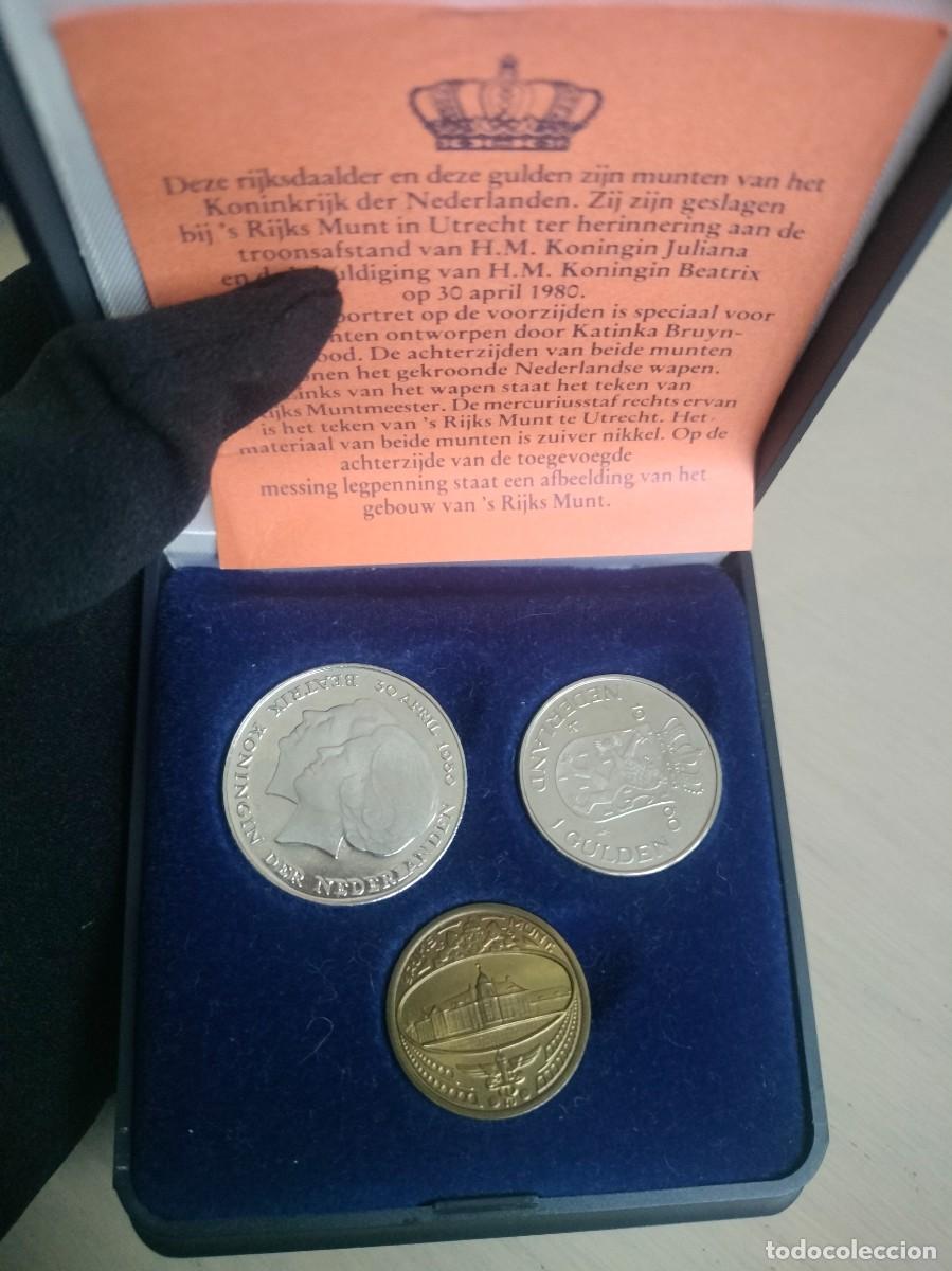 Monedas antiguas de Europa: ​Estuche Conmemorativo Pa&iacute;ses Bajos (1980) - Abdicaci&oacute;n Reina Juliana e