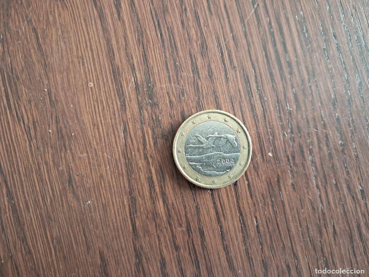 Monedas antiguas de Europa: moneda de 1 euro de Finlandia, a&ntilde;o 2000.