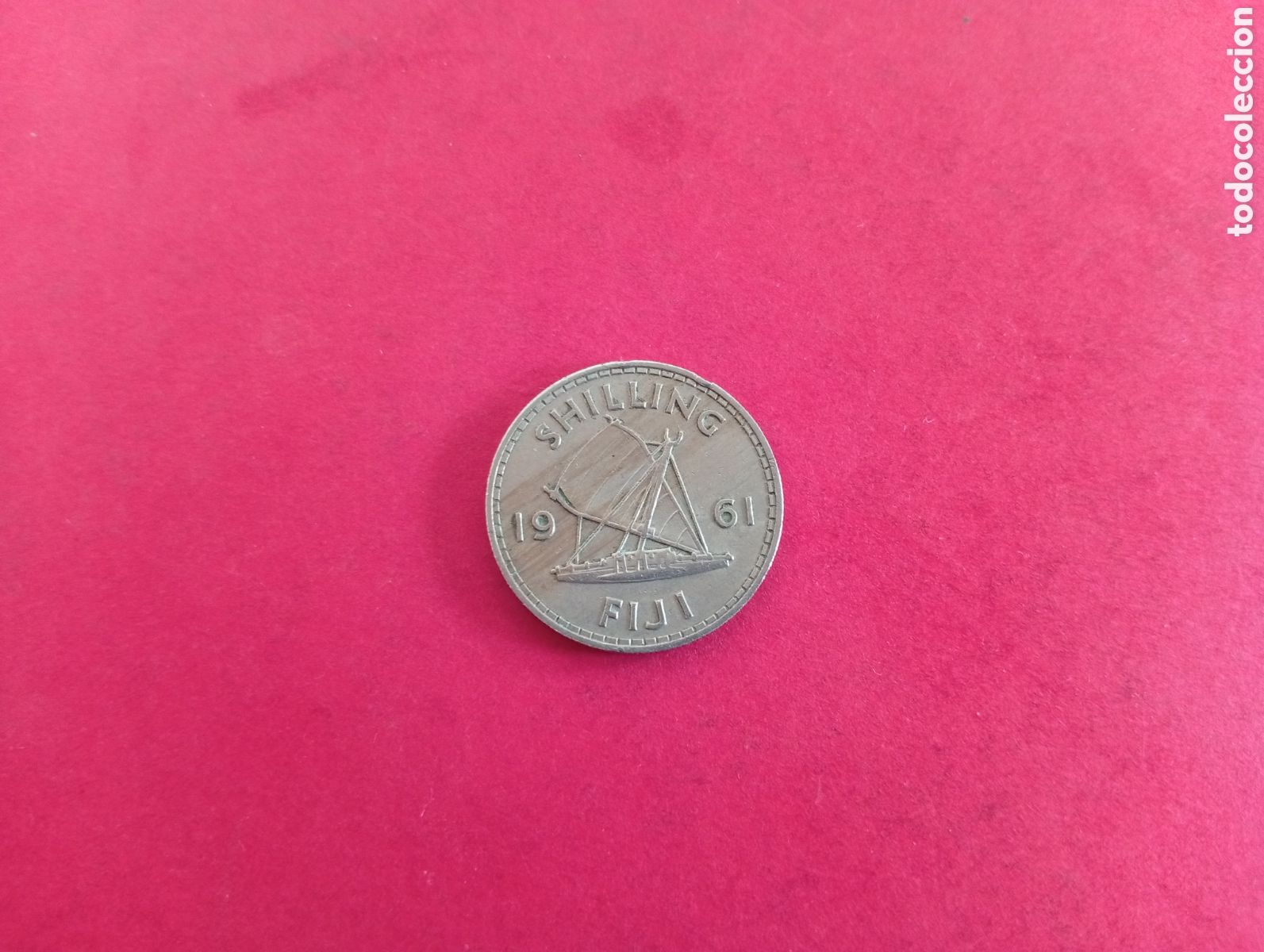 Monedas antiguas de Ocean&iacute;a: 1 chel&iacute;n de Fiji 1967. Golpecito en el canto