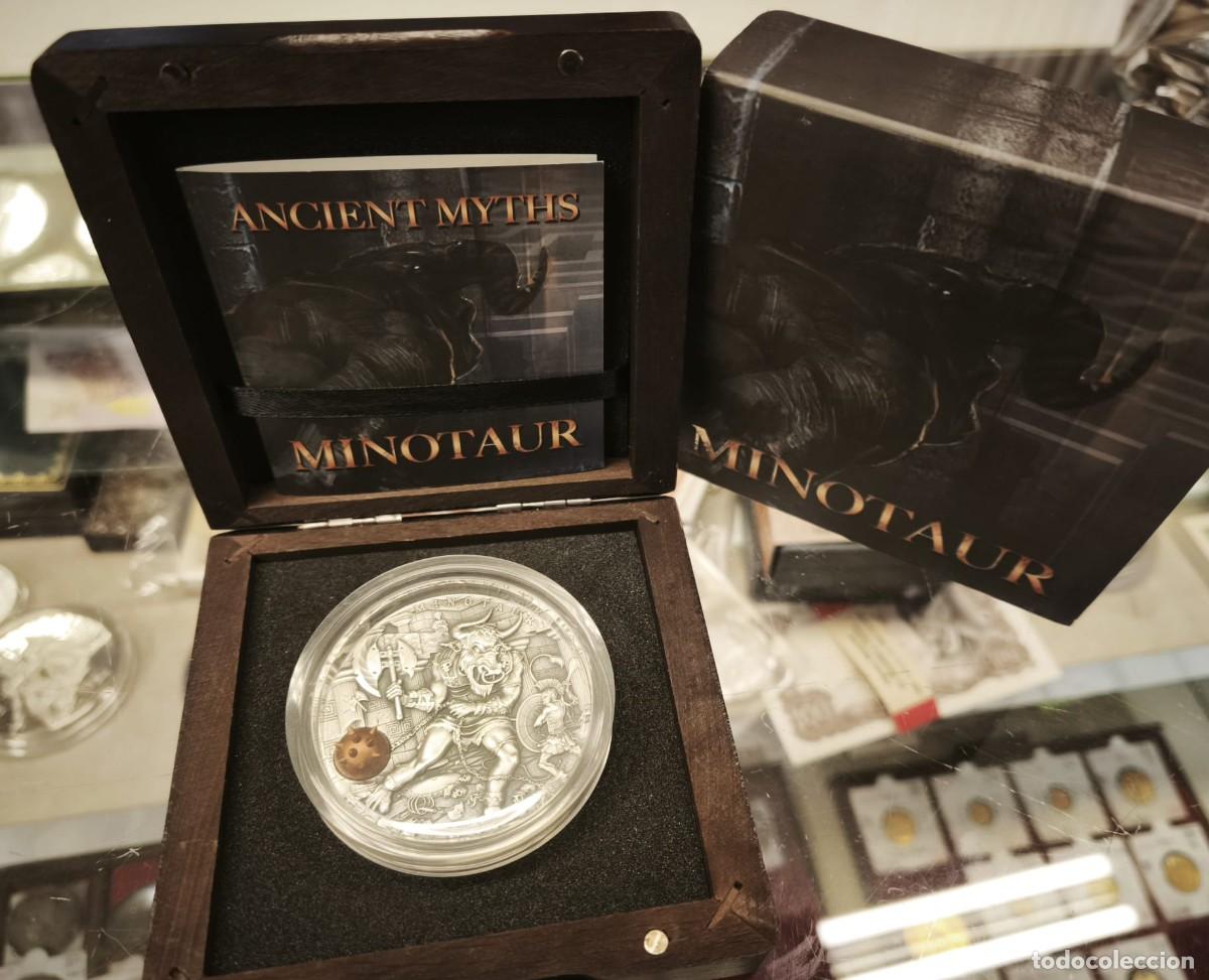 Monedas antiguas de Ocean&iacute;a: Niue estuche 5 D&oacute;lares Minotaur 2017 Km 1886 2 Onzas Plata Pura