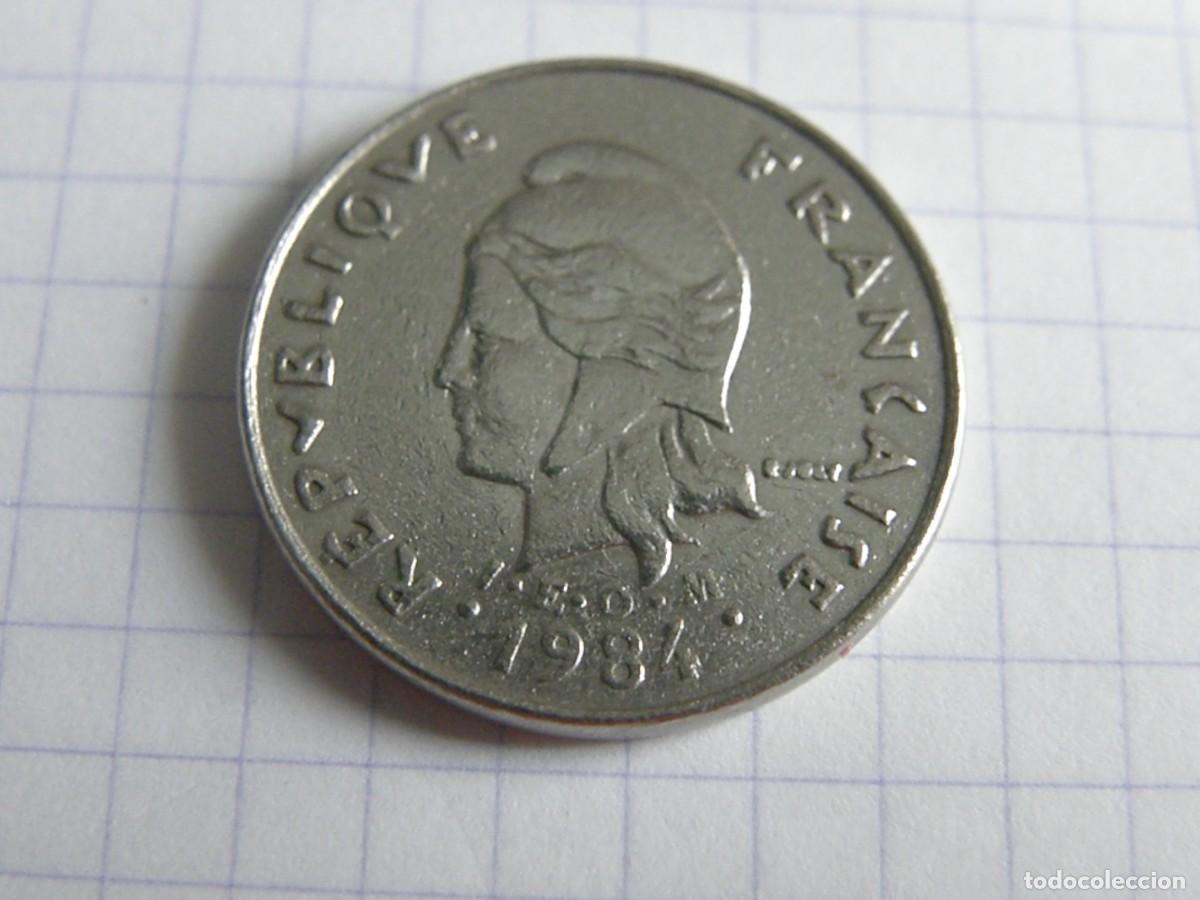 Monedas antiguas de Ocean&iacute;a: 10 FRANCS POLINESIA FRANCESA 1984 KM#8 M&Aacute;SCARA TRIBAL N&Iacute;QUEL MARIE ANTOINETTE