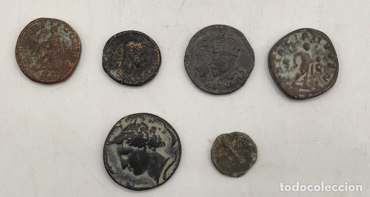 Monedas antiguas: Seis monedas antiguas en bronce. - Foto 1