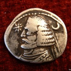 Monedas antiguas: 9- DRACMA PLATA-PHRAATES IV REY DE REYES IMPERIO PARTO-AÑO 37 AL 2 A.C.- 20,25 MM.- 3,80 GR.