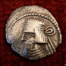 Monedas antiguas: 10- DRACMA PLATA-VOLOGASES I REY DE REYES IMPERIO PARTO-AÑO 51 AL 78 D.C.-21,25 MM.-3,40 GR.ECBATANA