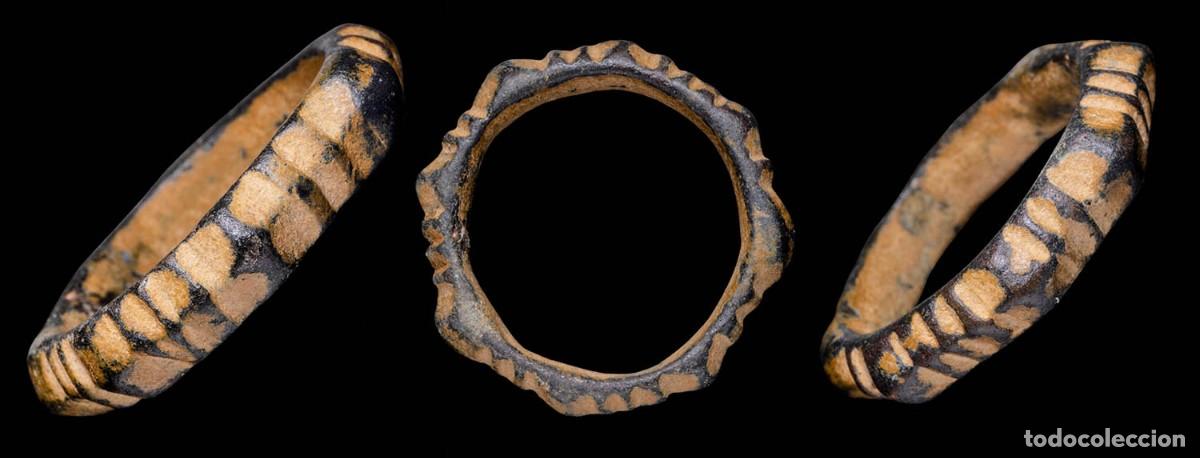 Monedas antiguas: Ancient Bronze Precoin, Decorated Ring Shape - 29 mm / 8,79 gr.
